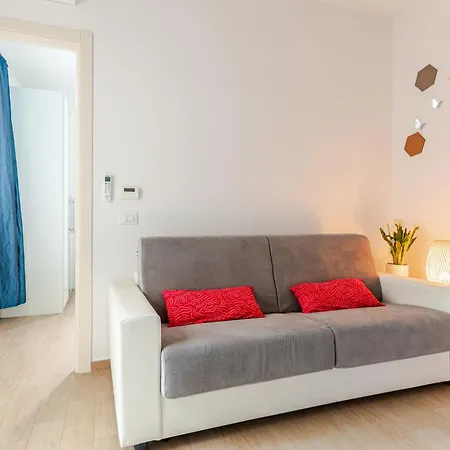 New Charming With Garden In Daire Floransa