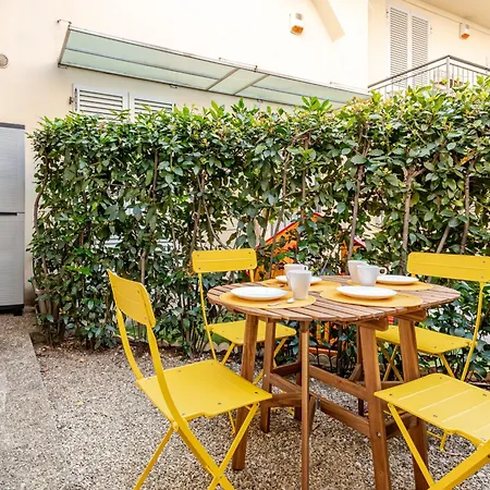 New Charming With Garden In Daire Floransa