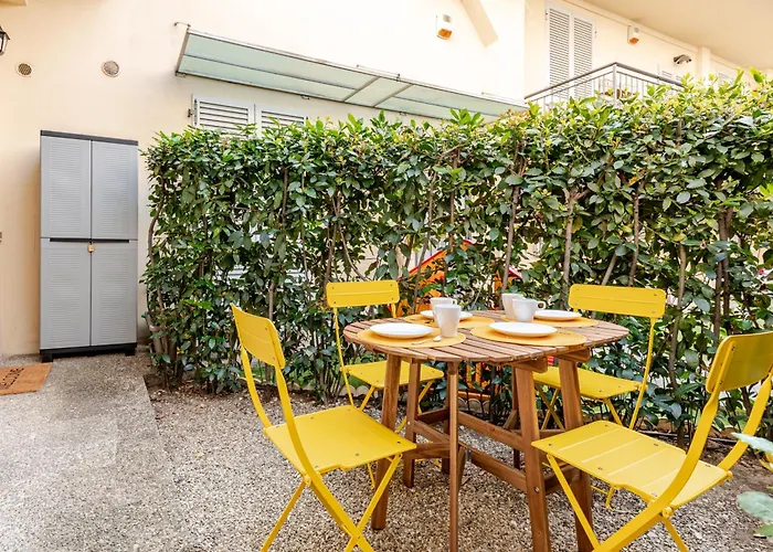 New Charming With Garden In Daire Floransa